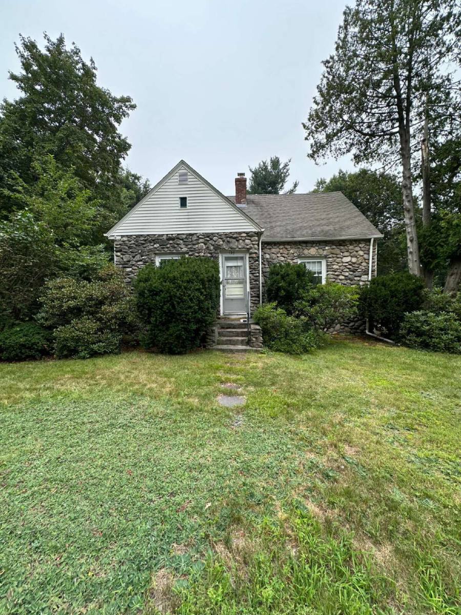 House for rent at 153 Boylston St, Shrewsbury, MA 01545