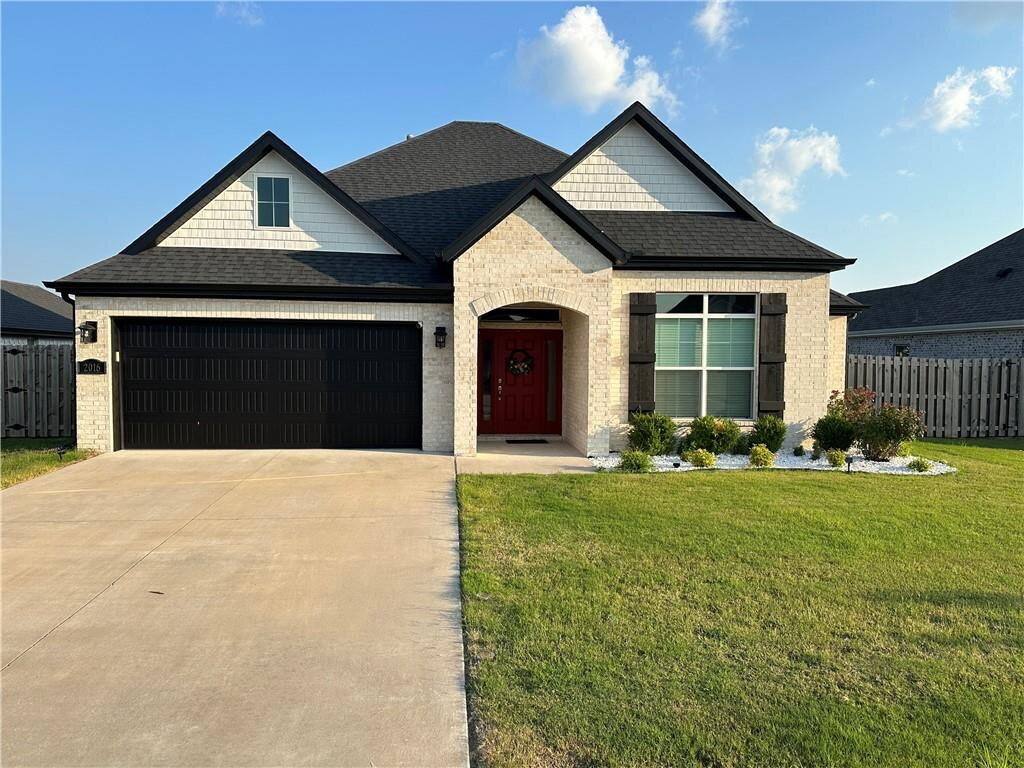 House for rent at 2016 W Chandler Ave, Rogers, AR 72758