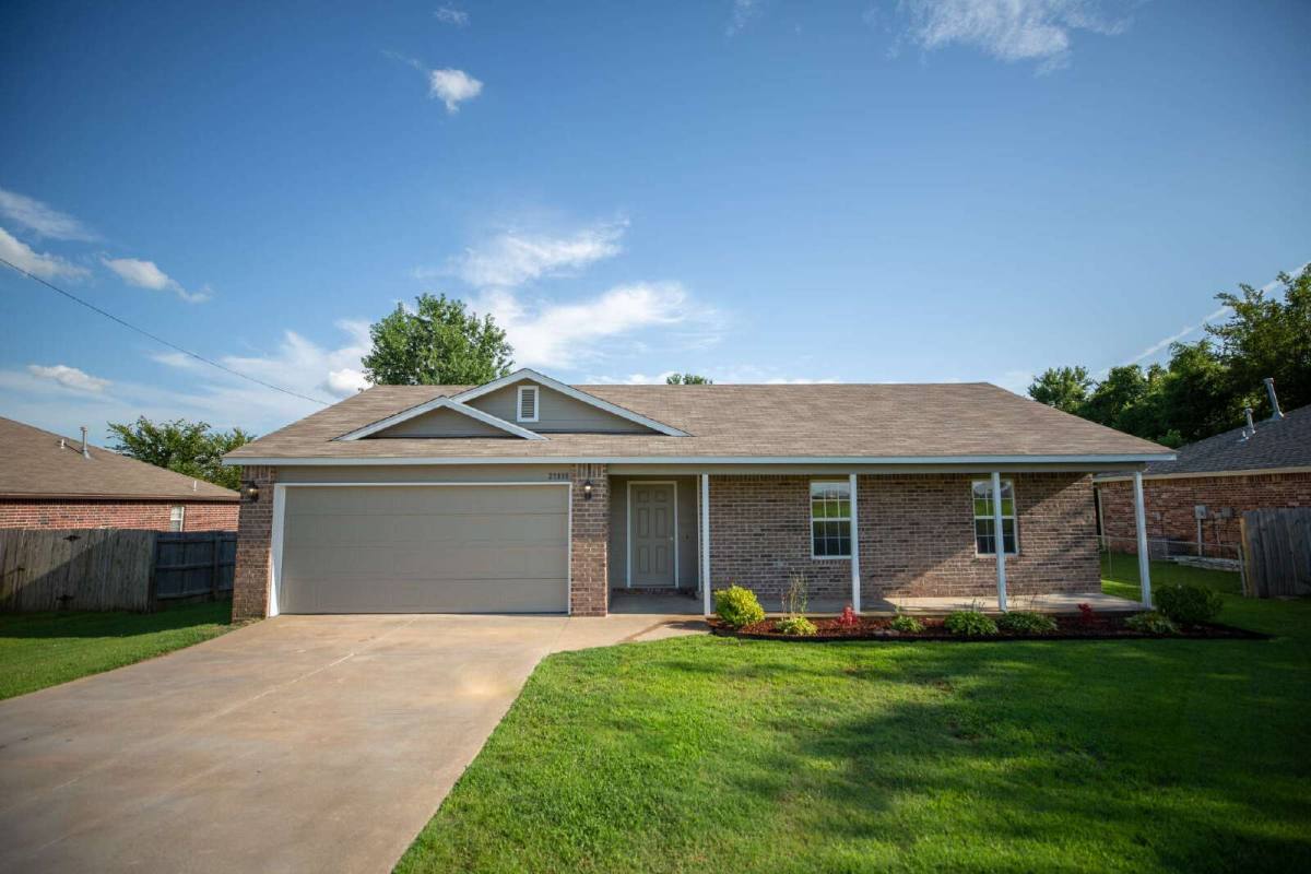 House for rent at 29890 E 147th St S, Coweta, OK 74429