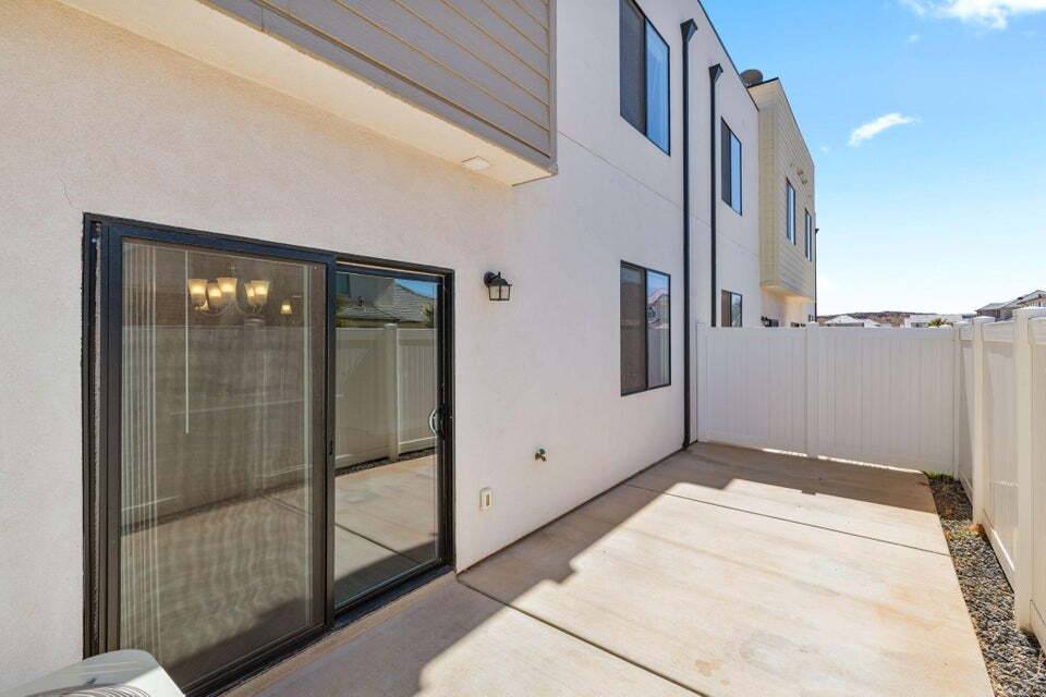 Townhouse for rent at 4070 S 545 E, Washington, UT 84780