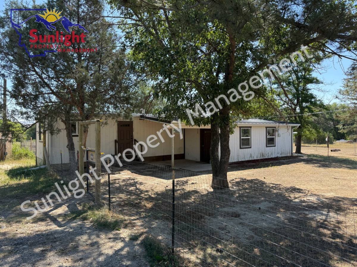 House for rent at 101 Bartlett Ave, Fromberg, MT 59029