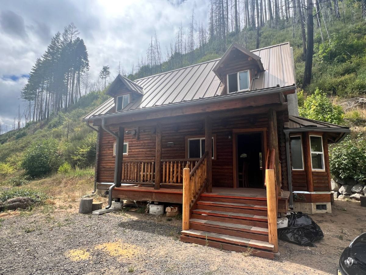 House for rent at 52633 McKenzie Highway, Blue River, OR 97413
