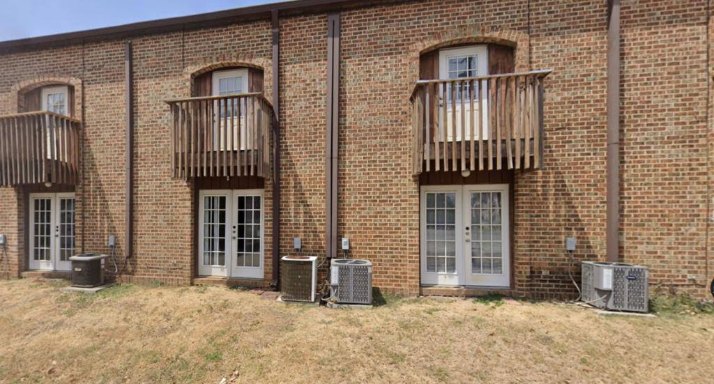 Townhouse for rent at 208 E Starr Ave #13, Nacogdoches, TX 75961
