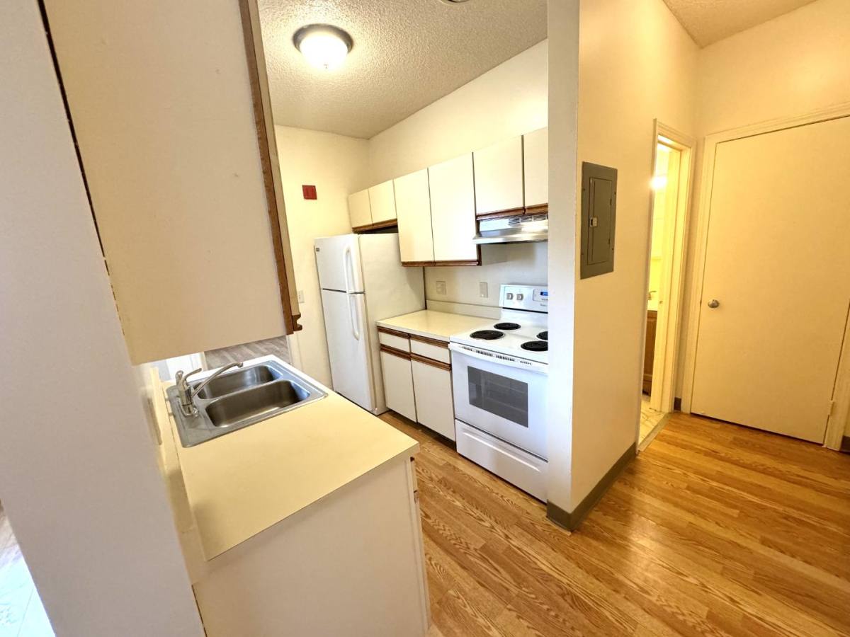 Apartment for rent at 543 Lincoln St, Manchester, NH 03104