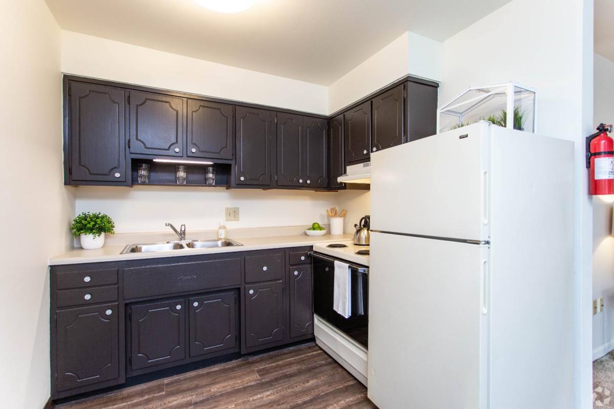 Apartment for rent at 682 Riverview Dr, Columbus, OH 43202