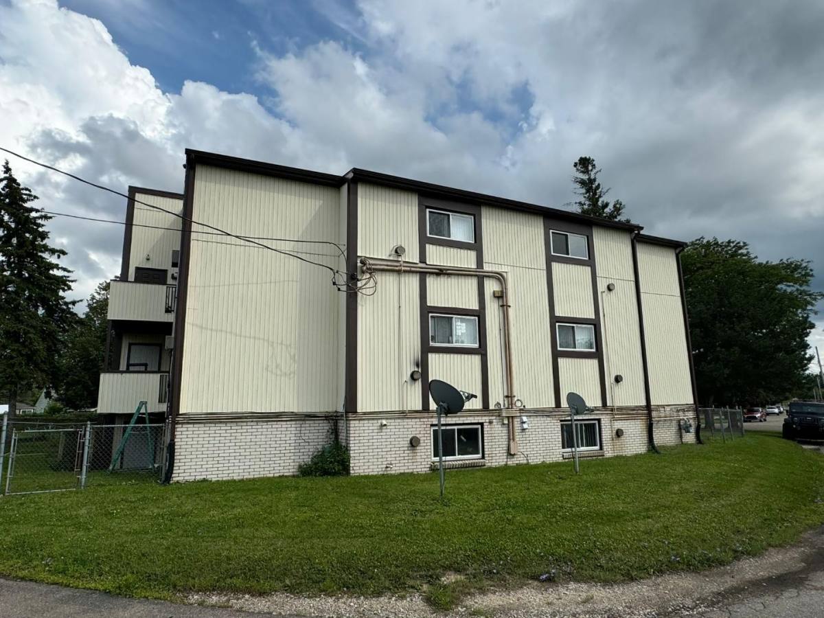 Apartment for rent at 400 Dornet Dr, Lansing, MI 48917