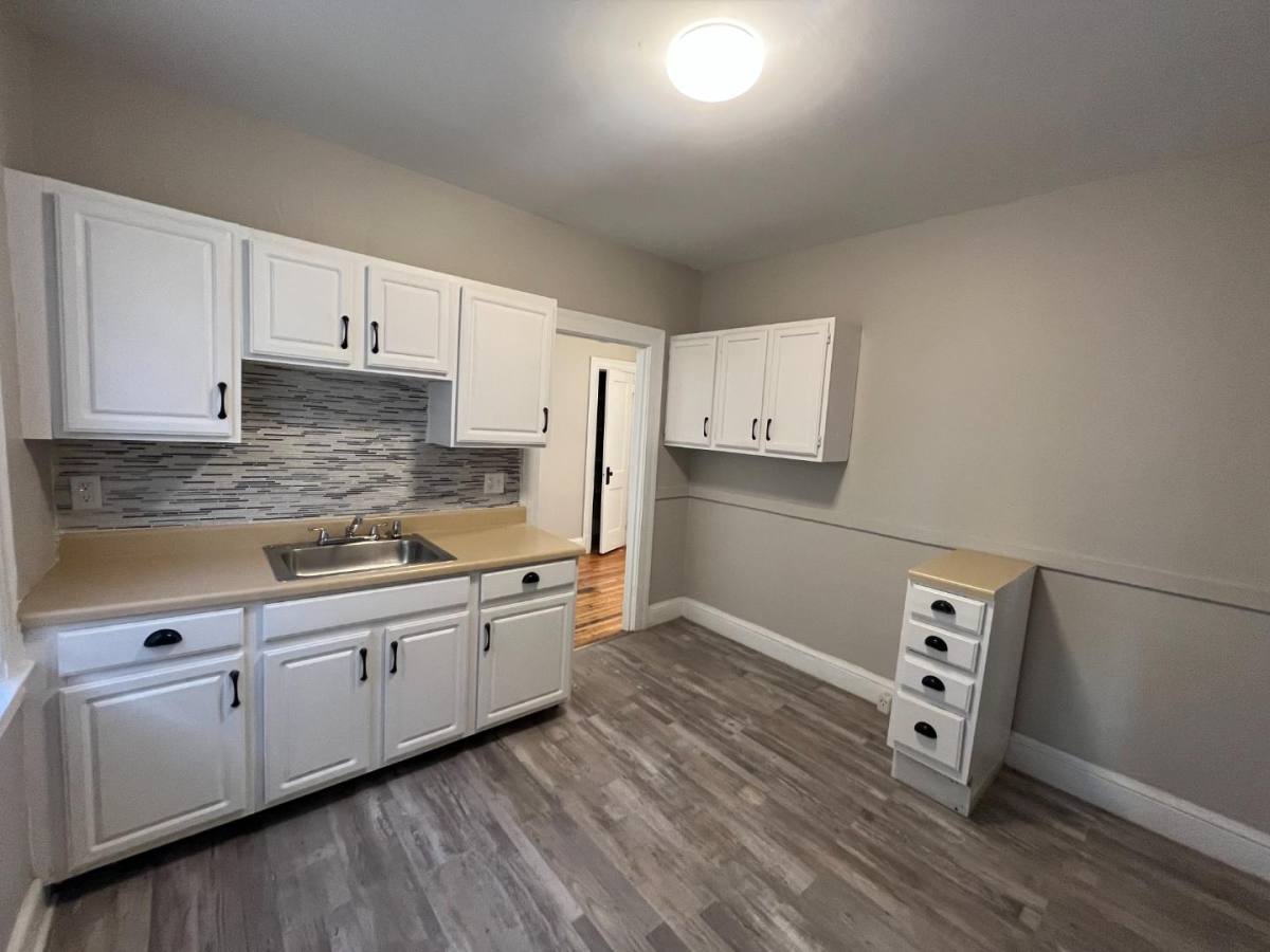 Apartment for rent at 327 Washington St, Hartford, CT 06106
