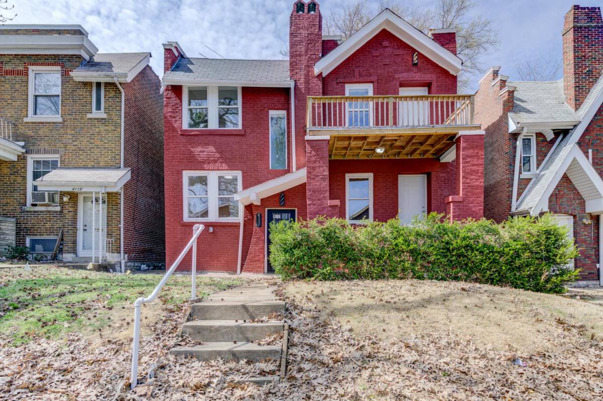 Apartment for rent at 4111 Minnesota Ave, Saint Louis, MO 63118
