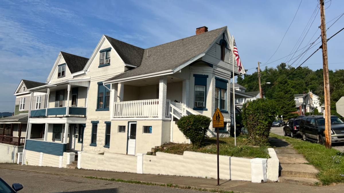 Apartment for rent at 713 Euclid Ave, Martins Ferry, OH 43935