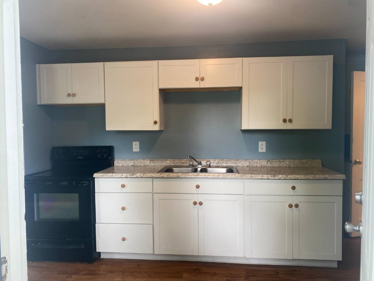 Apartment for rent at 889 Summit St NW, Warren, OH 44485