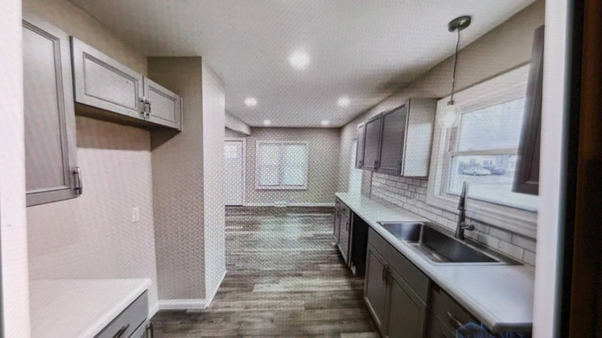 House for rent at 2347 Bucklew Dr, Toledo, OH 43613