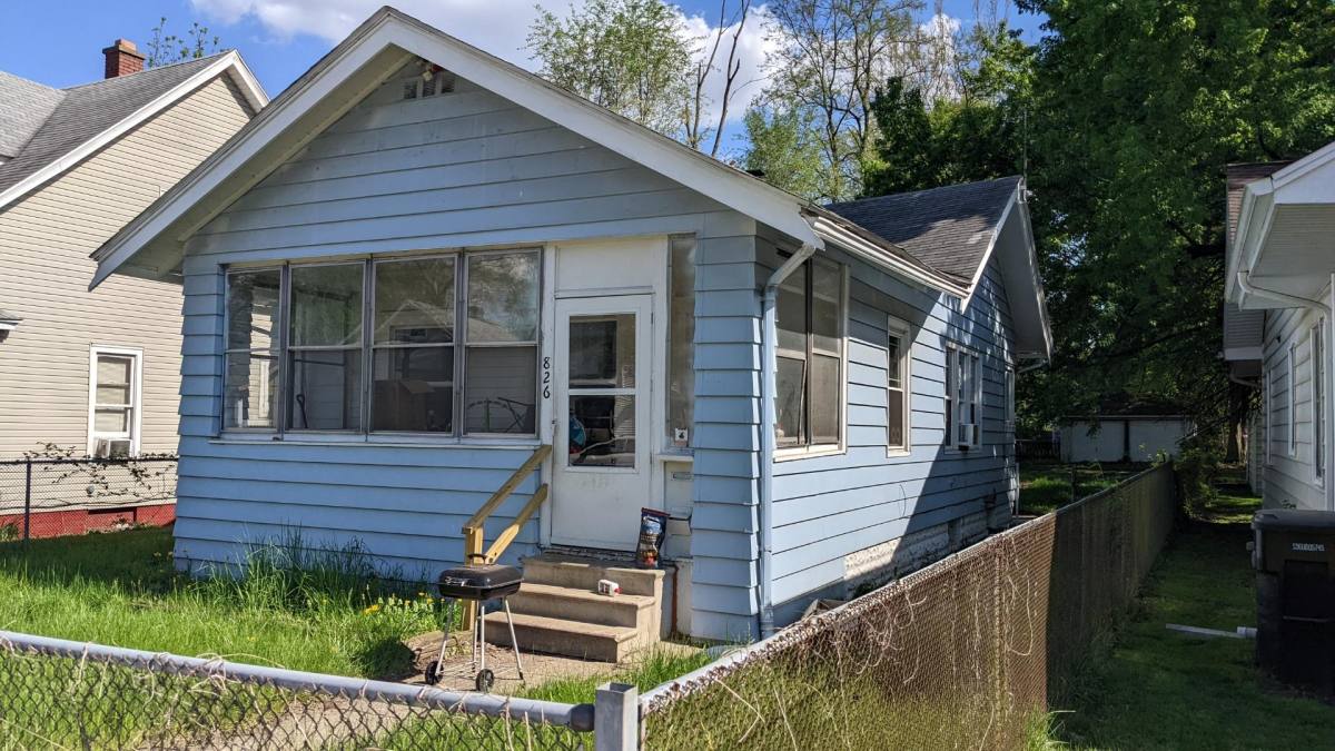 826 E Dubail Ave #826, South Bend, IN 46613