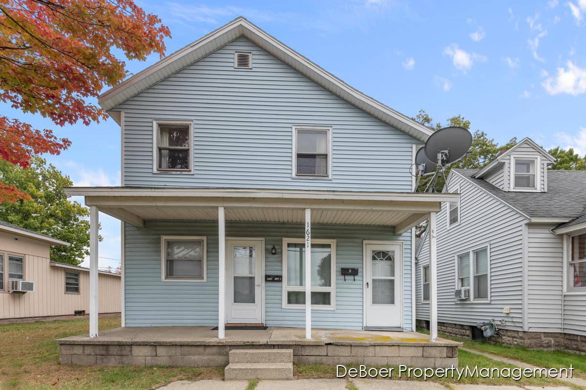 Apartment for rent at 1621 Lakeshore Dr, Muskegon, MI 49441