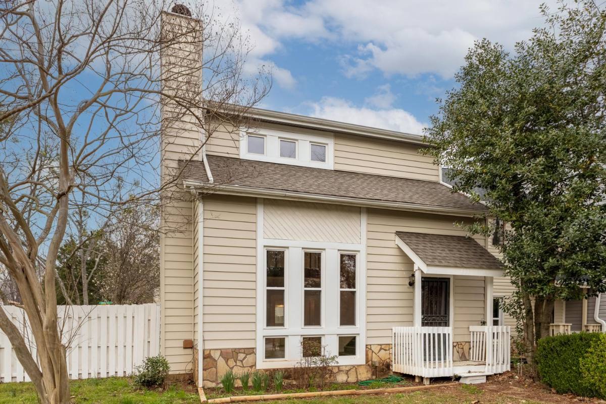 Townhouse for rent at 401 Hobbs Rd SE, Huntsville, AL 35803