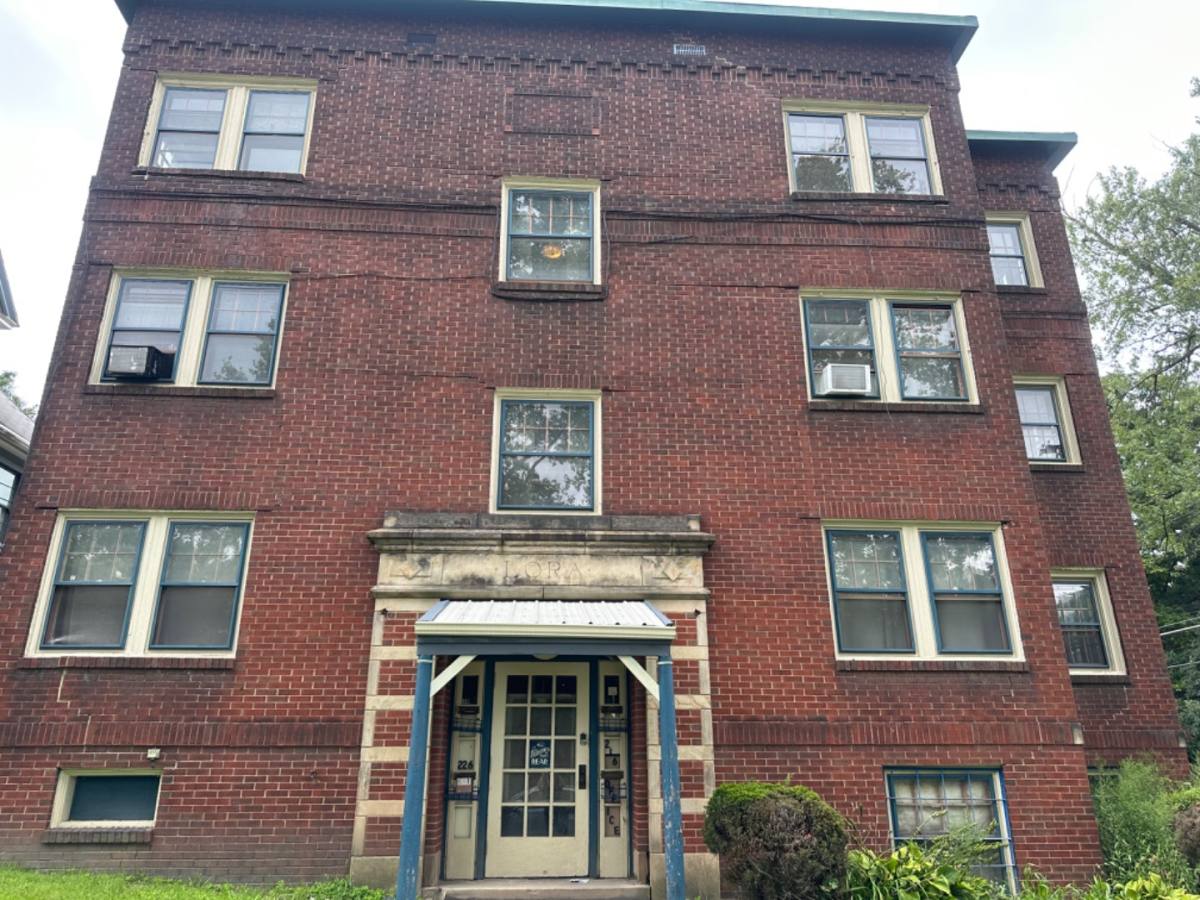 Apartment for rent at 216 218 222 226 Lora Ave, Youngstown, OH 44504