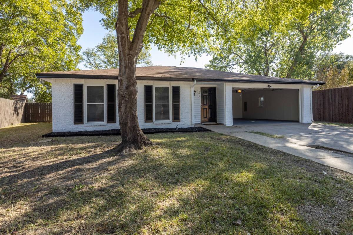 House for rent at 401 Santa Paula Dr, Grand Prairie, TX 75052