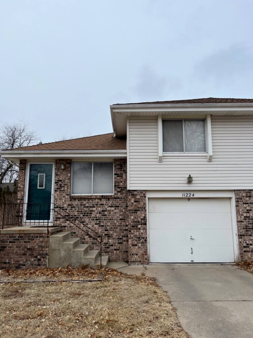 Apartment for rent at 11224 Roxbury Dr, Omaha, NE 68137