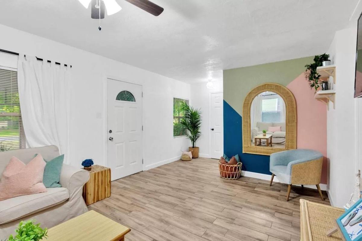 House for rent at 1608 55th St S, Saint Petersburg, FL 33707
