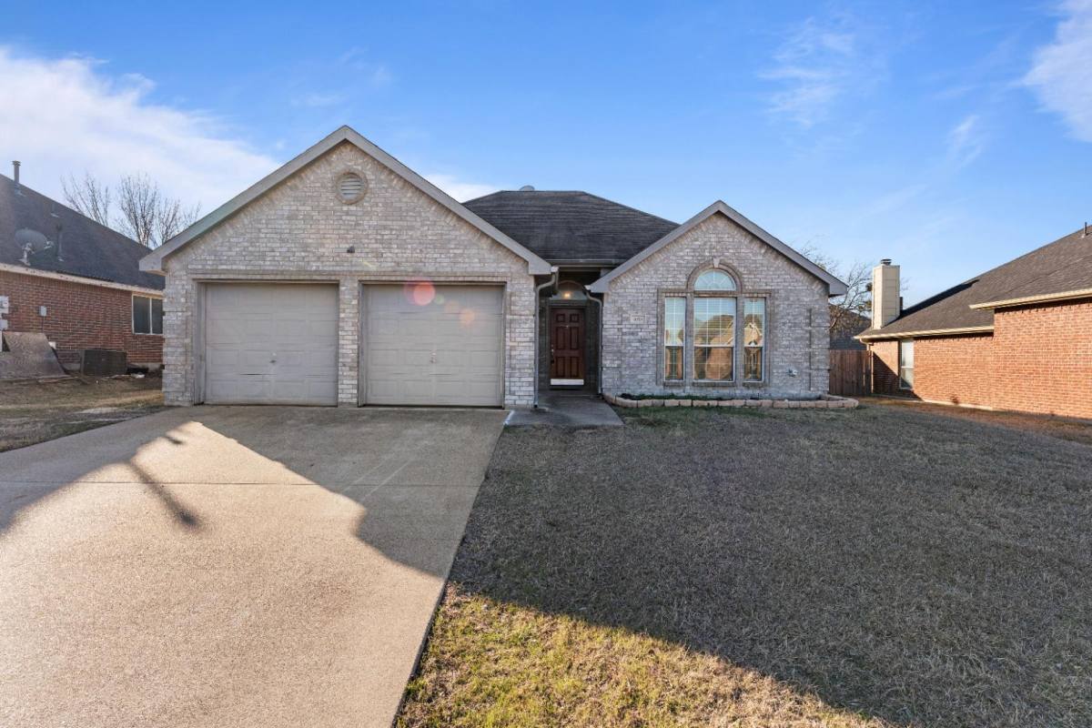 House for rent at 3018 Canary Lane, Midlothian, TX 76065