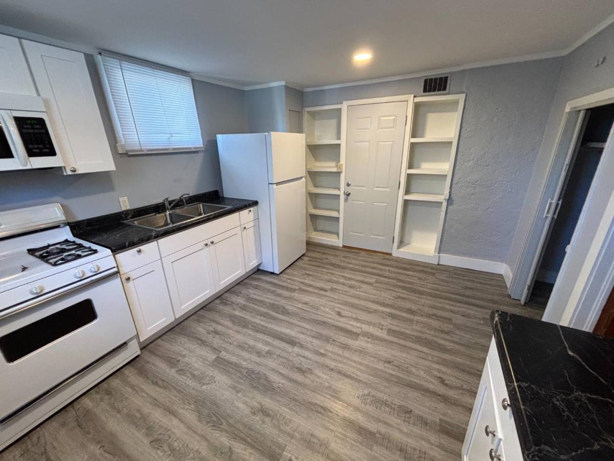 Apartment for rent at 602 E Grove #B1, Bloomington, IL 61701