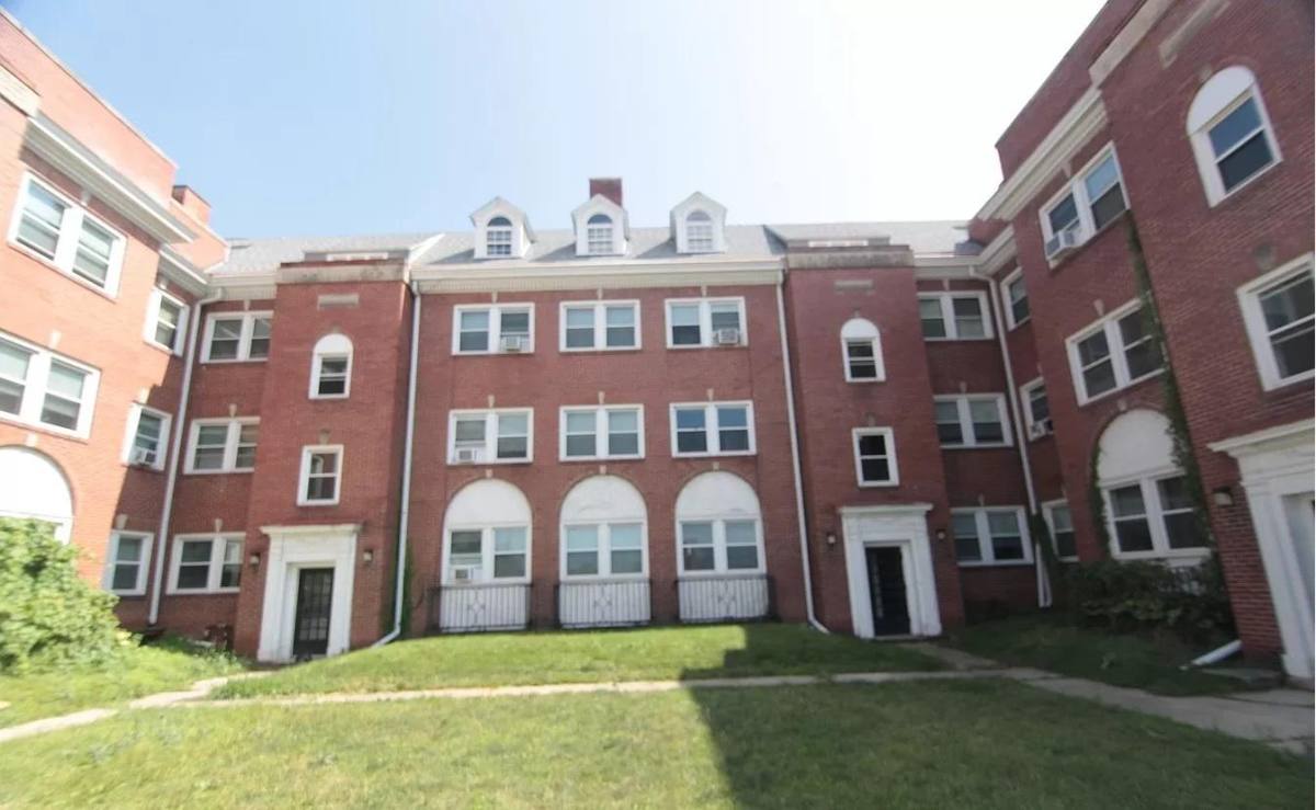 Apartment for rent at 2028 7th Ave #E3, Moline, IL 61265