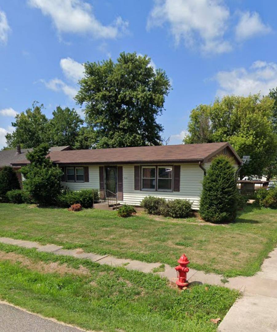 House for rent at 302 S State Rd, Mendon, IL 62351