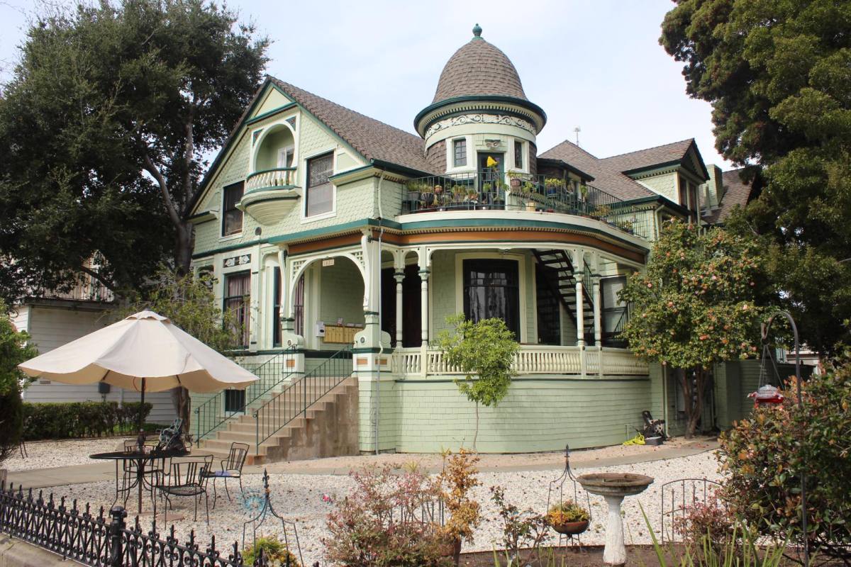 Apartment for rent at 1423 Central Ave E, Alameda, CA 94501