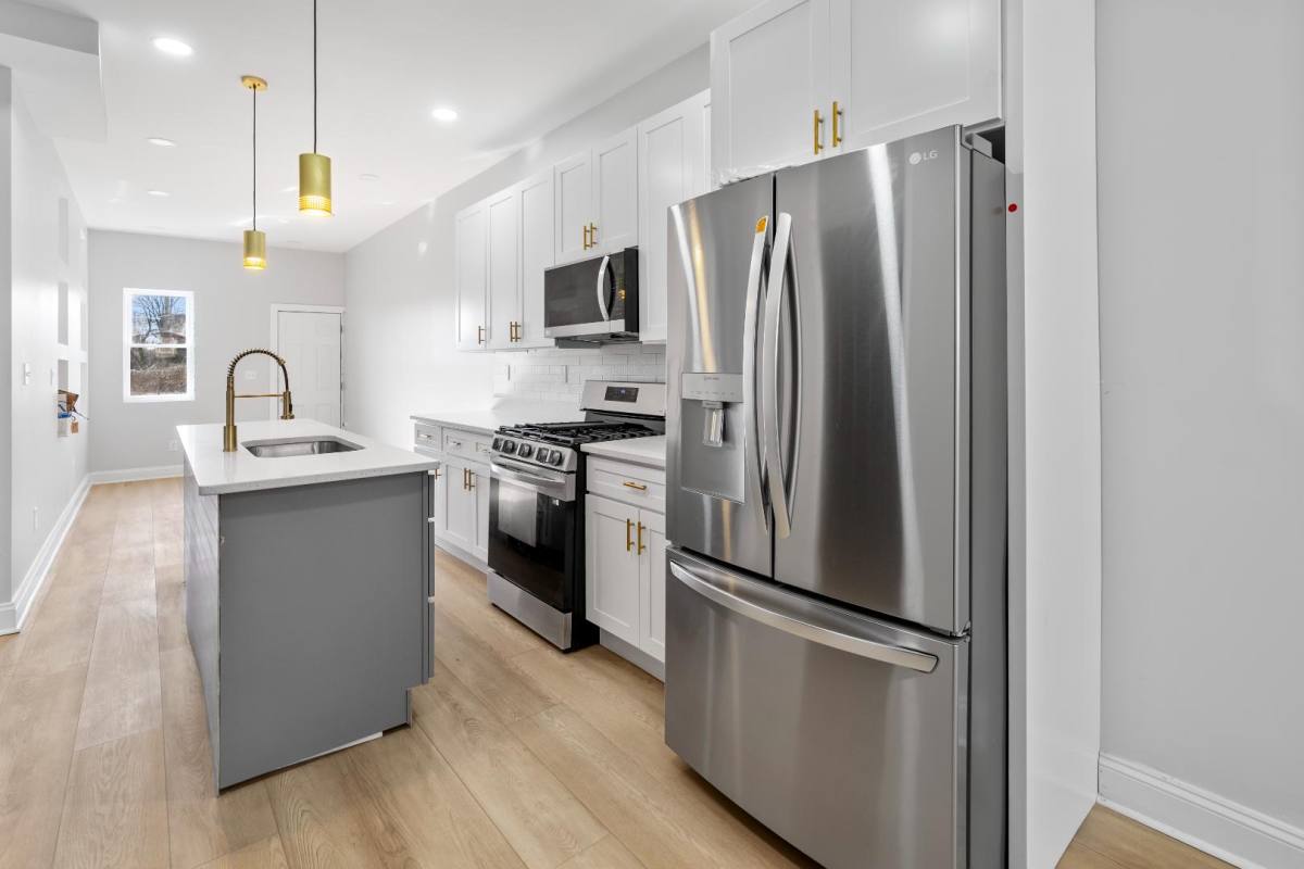Townhouse for rent at 524 N Pulaski St, Baltimore, MD 21223
