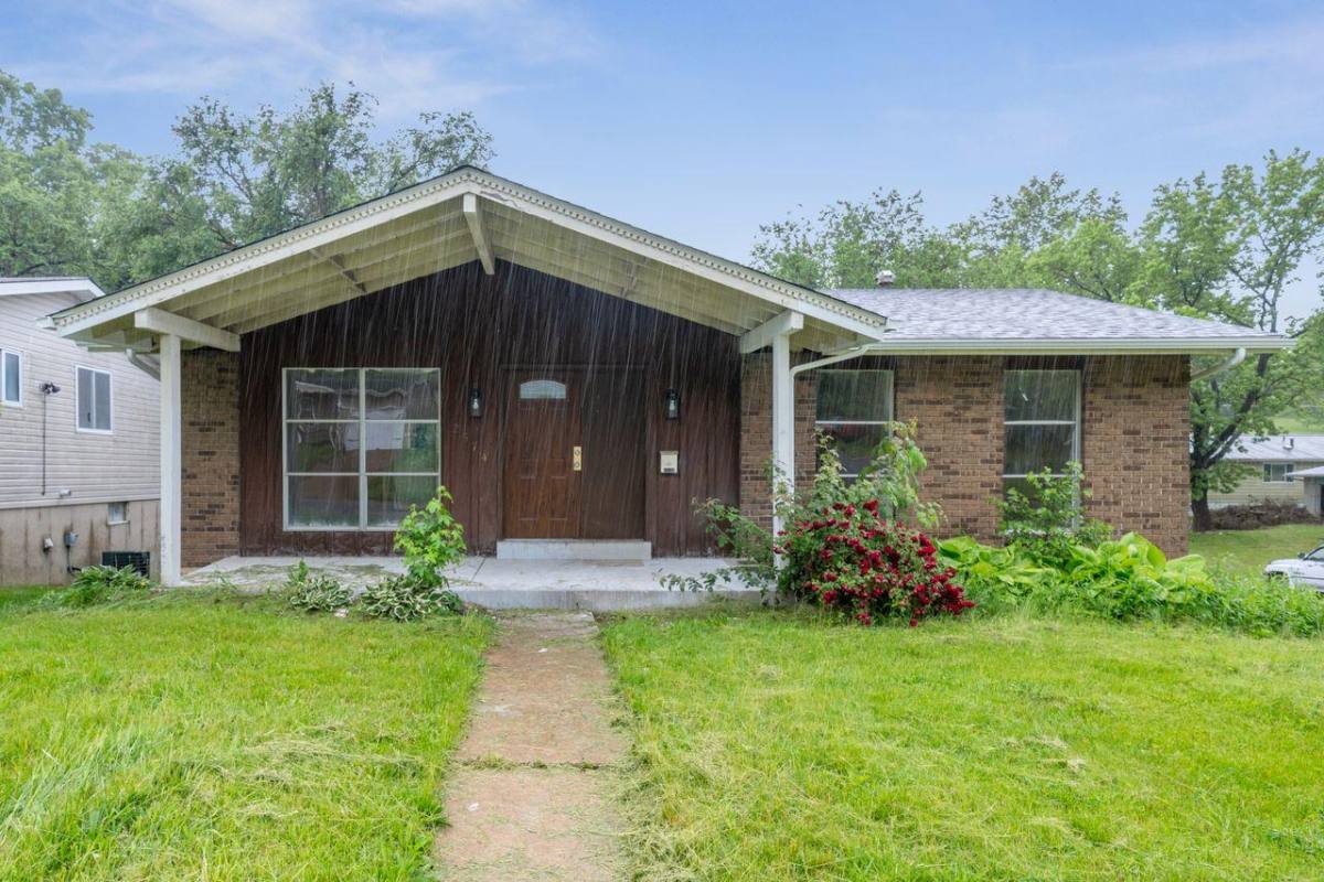 House for rent at 2574 Robley Dr, Saint Louis, MO 63136