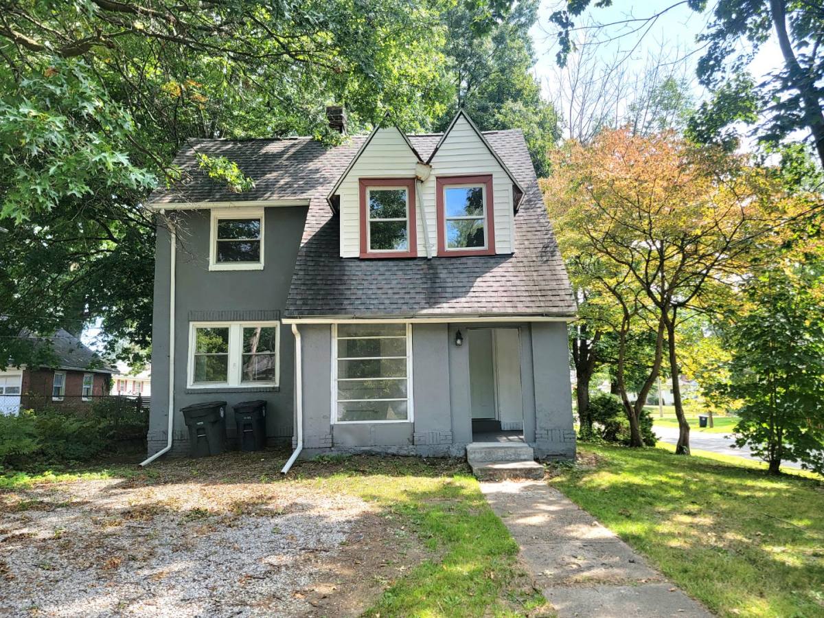 House for rent at 389 Sumatra Ave, Akron, OH 44305