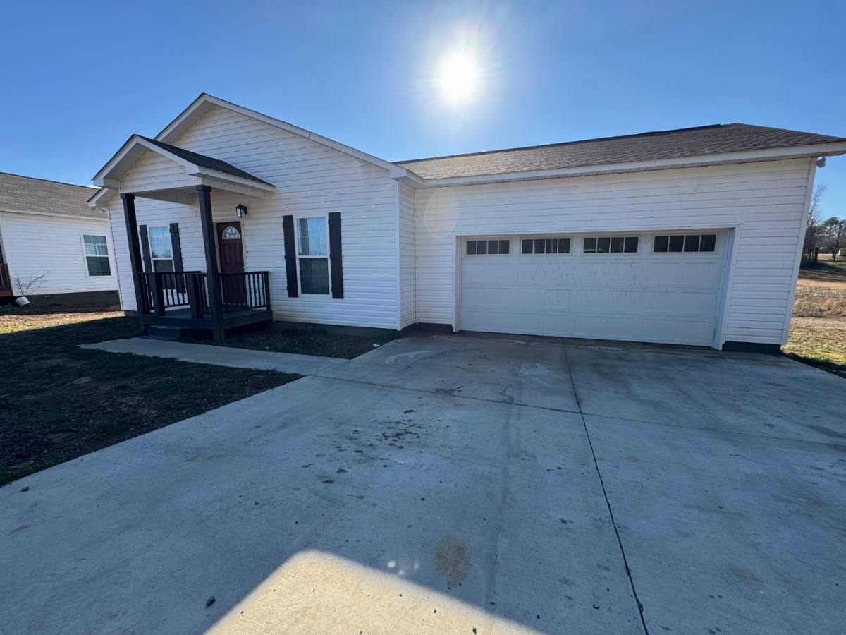 House for rent at 146 Gerald Bryant Rd, Guntersville, AL 35976