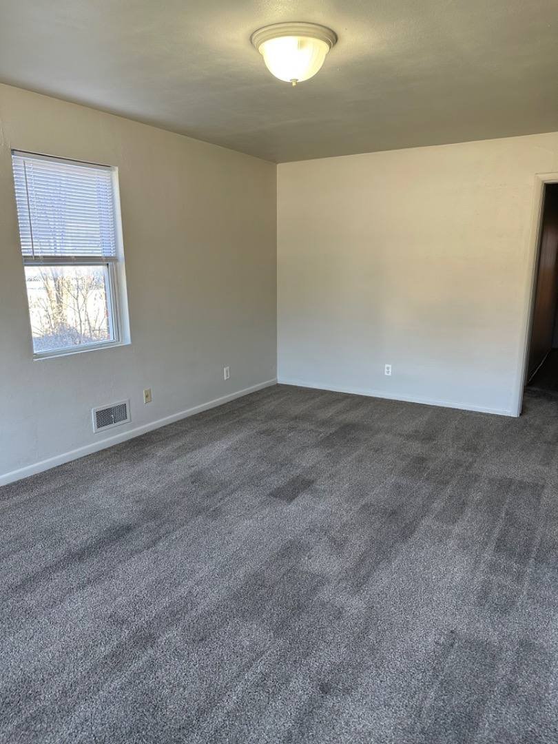 Apartment for rent at 211 E Ashley St #1, Jefferson City, MO 65101