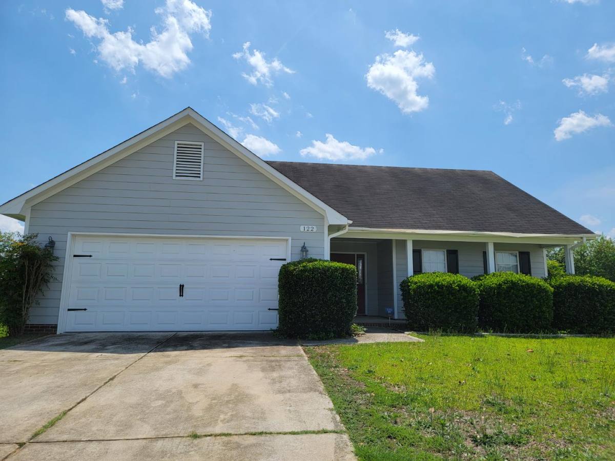 House for rent at 122 Cavalier Dr, Raeford, NC 28376
