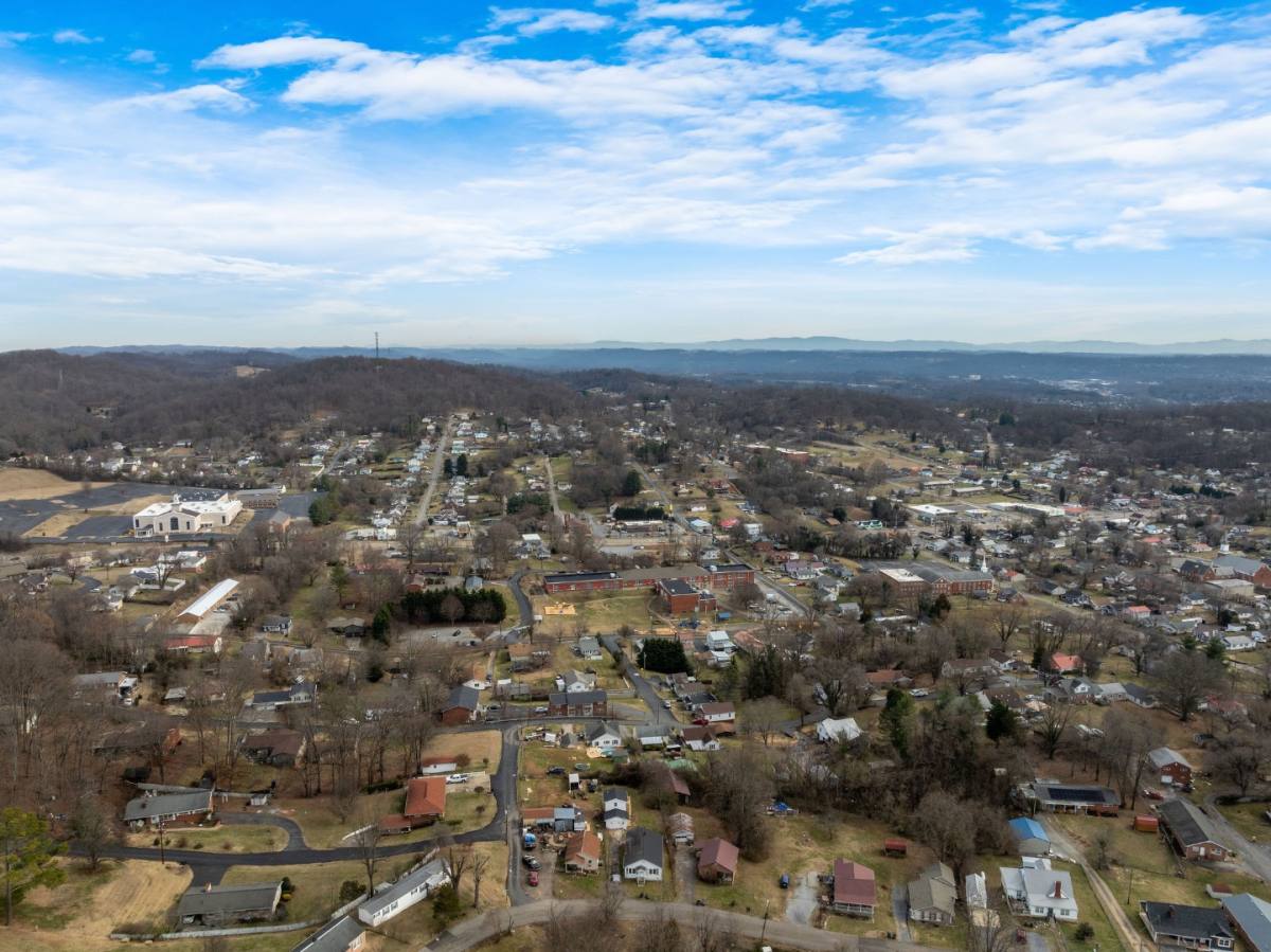 Apartment for rent at 1465 Highpoint Ave, Kingsport, TN 37665