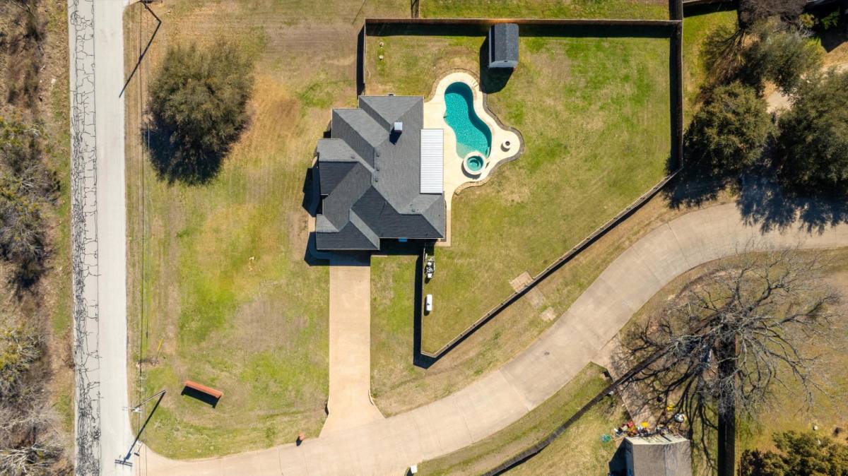 House for rent at 6811 Singleton Rd, Midlothian, TX 76065