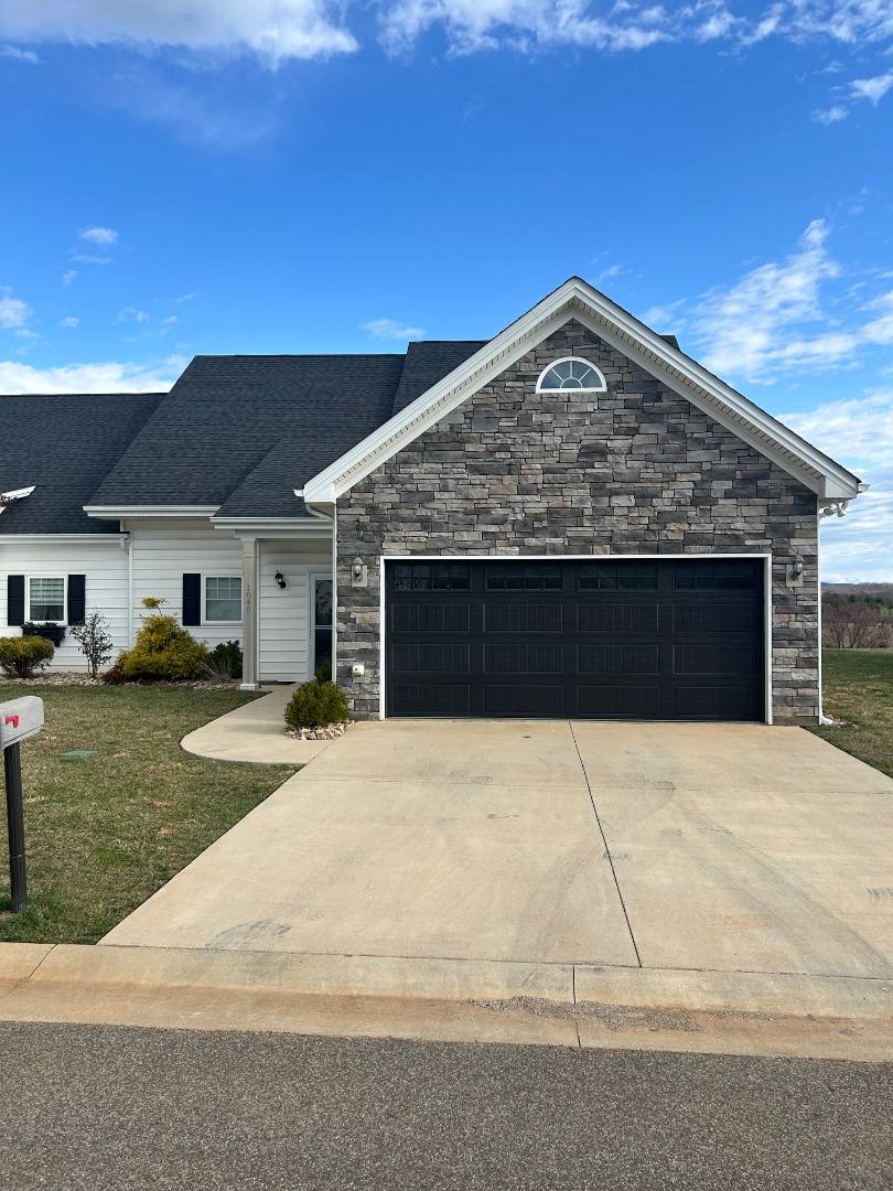 Townhouse for rent at 1046 Grandset Dr, Forest, VA 24551