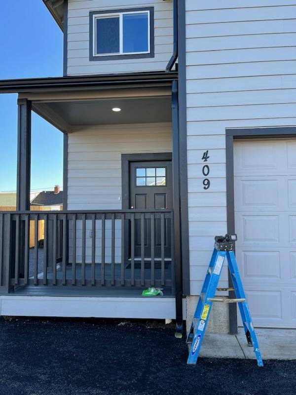 Apartment for rent at 407 & 409 E 2nd Ave #409, Junction City, OR 97448
