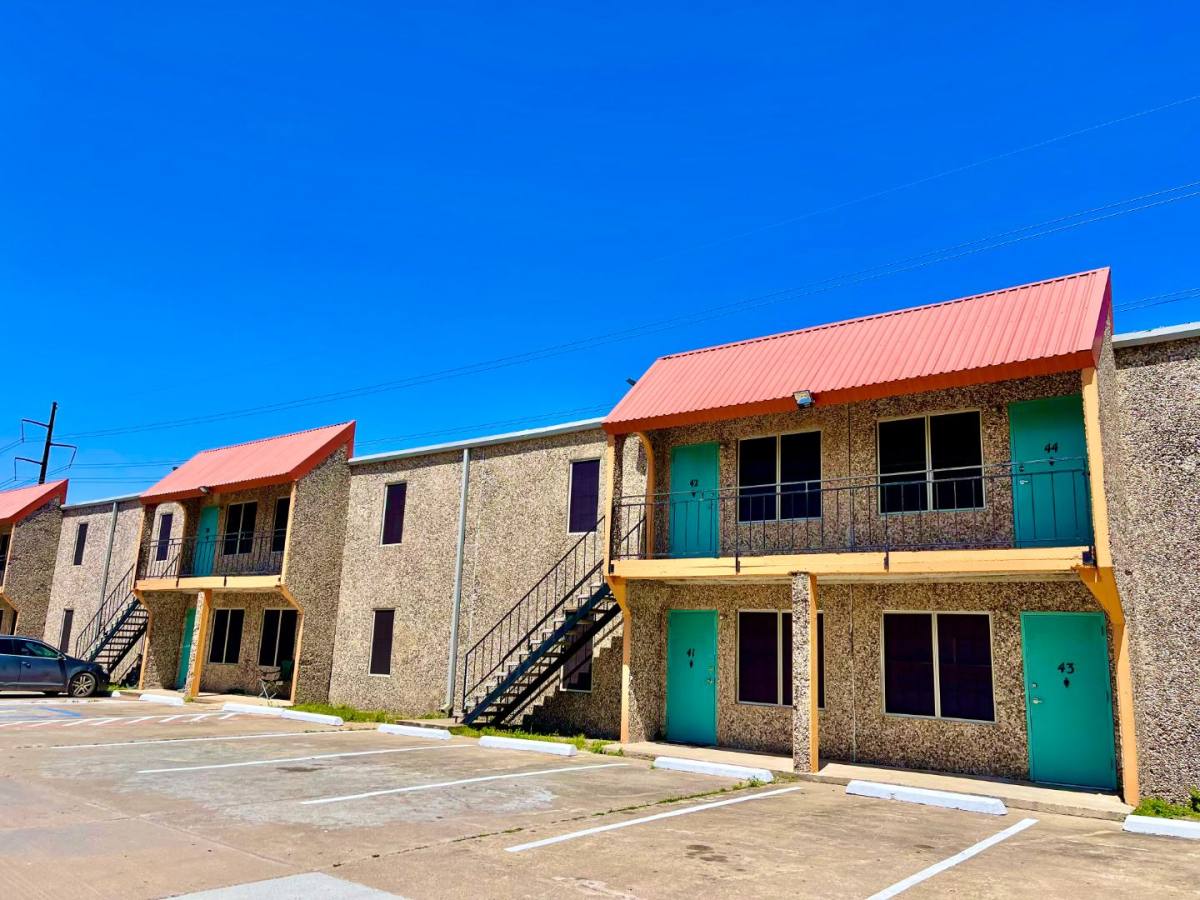 Apartment for rent at 205 N Columbia Dr #15, West Columbia, TX 77486