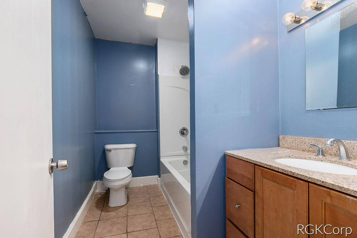 Apartment for rent at 263 W Muskegon Ave #1, Muskegon, MI 49440