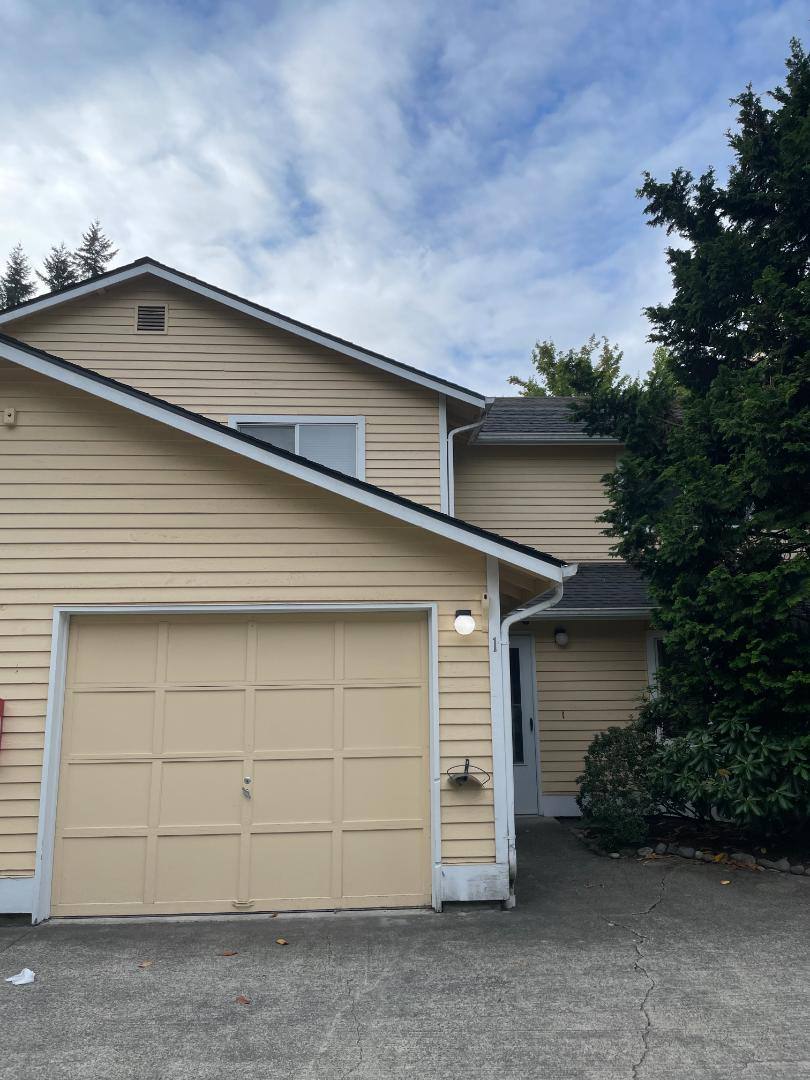 Townhouse for rent at 21701 80th Ave W #1, Edmonds, WA 98026