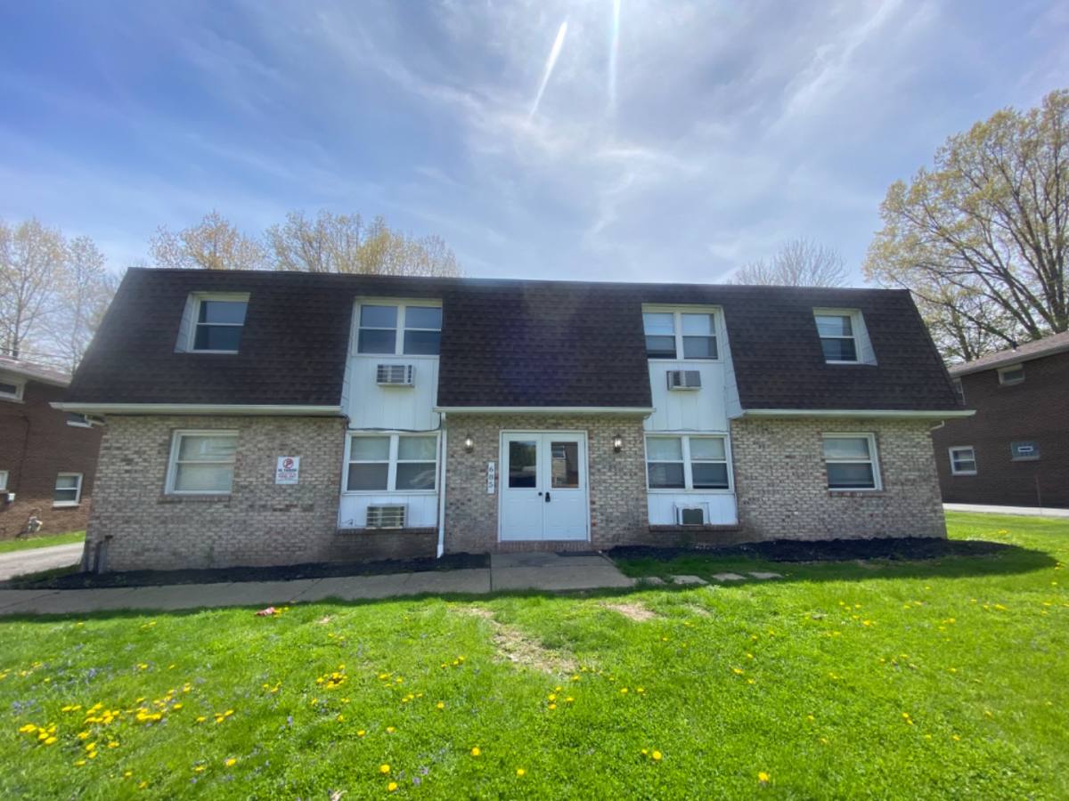 Apartment for rent at 685 Cook Ave #4, Youngstown, OH 44512