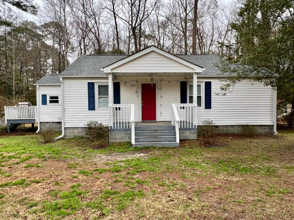 House for rent at 225 Oakwood Dr #225, Vass, NC 28394