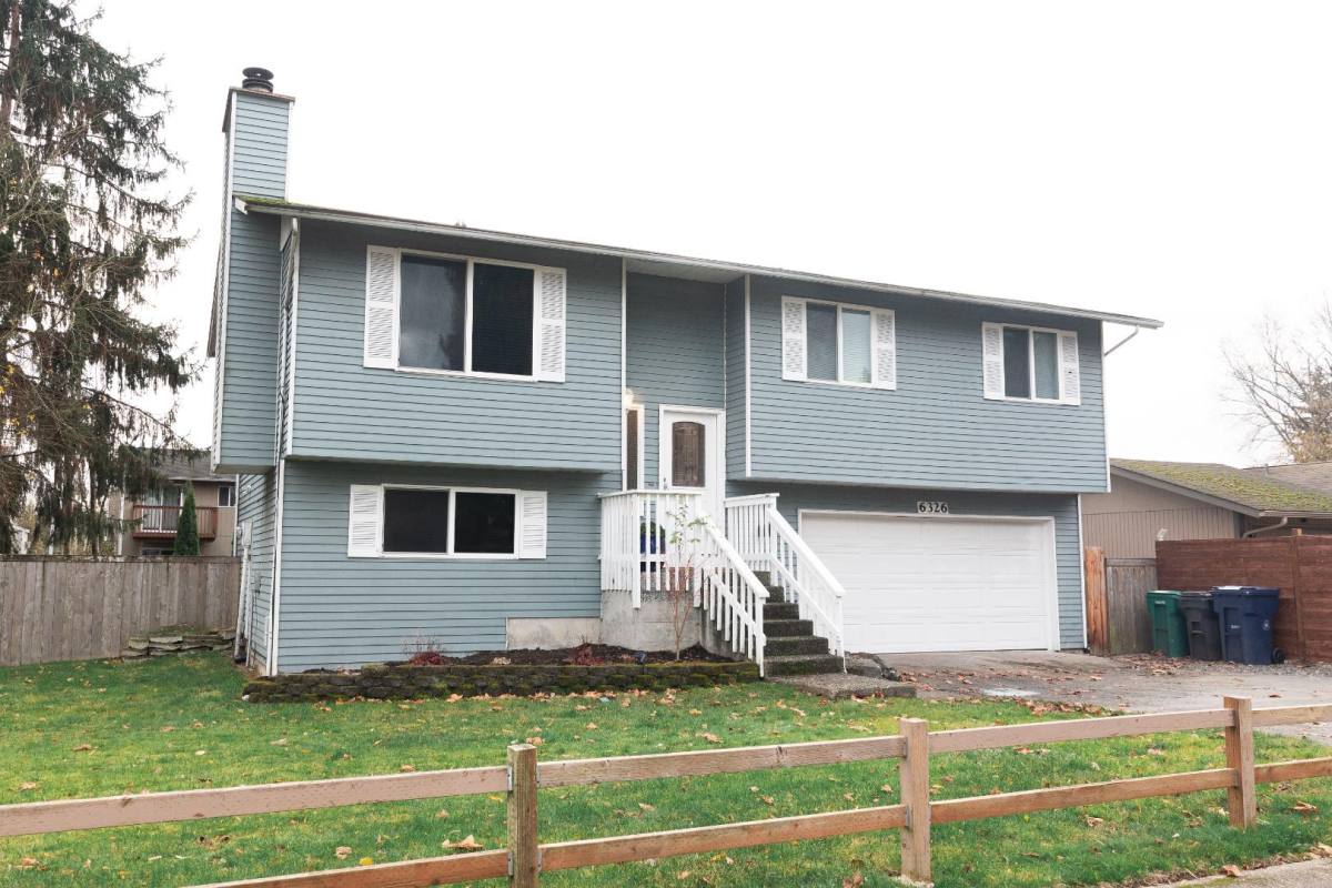 Apartment for rent at 6326 95th St NE #A, Marysville, WA 98270