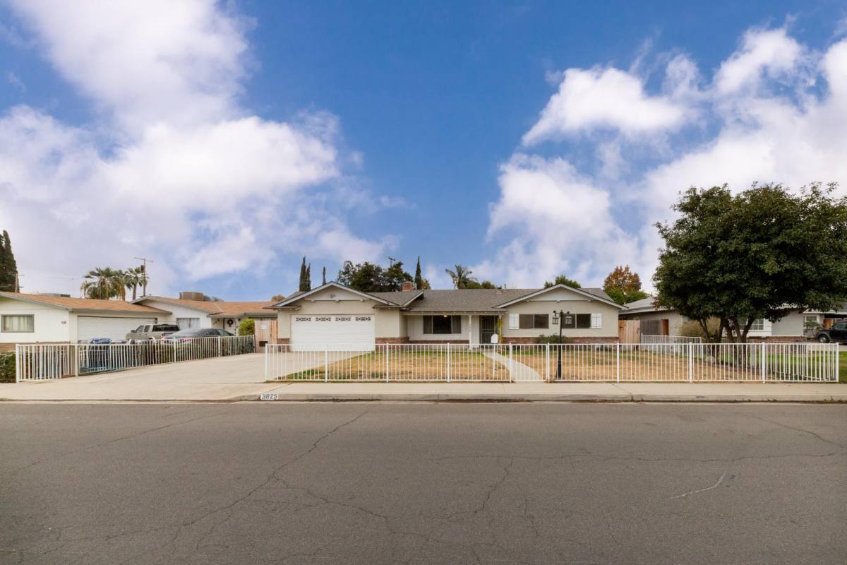 House for rent at 3825 Bianchi Way, Bakersfield, CA 93309