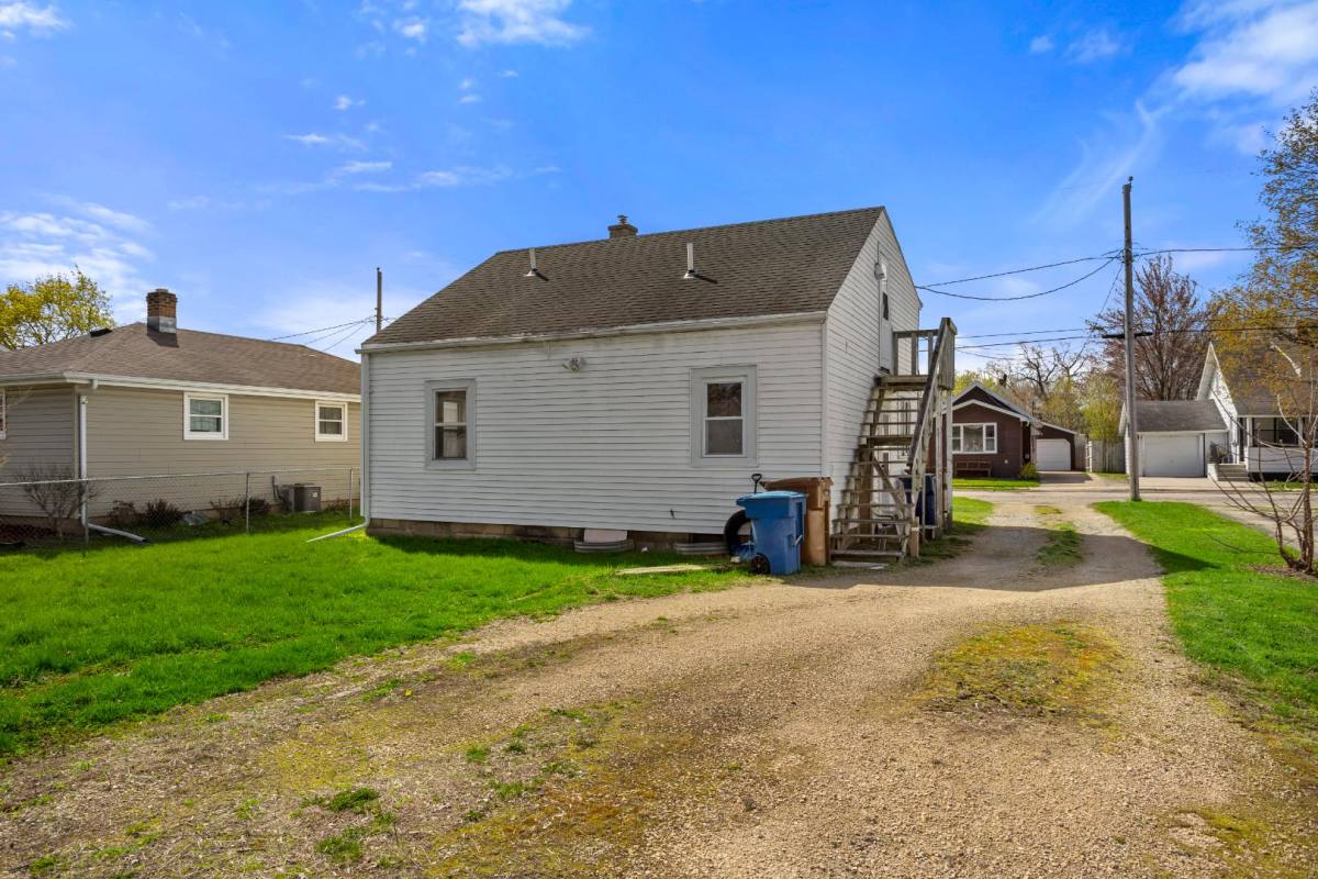 Apartment for rent at 816 Roosevelt St, Menasha, WI 54952