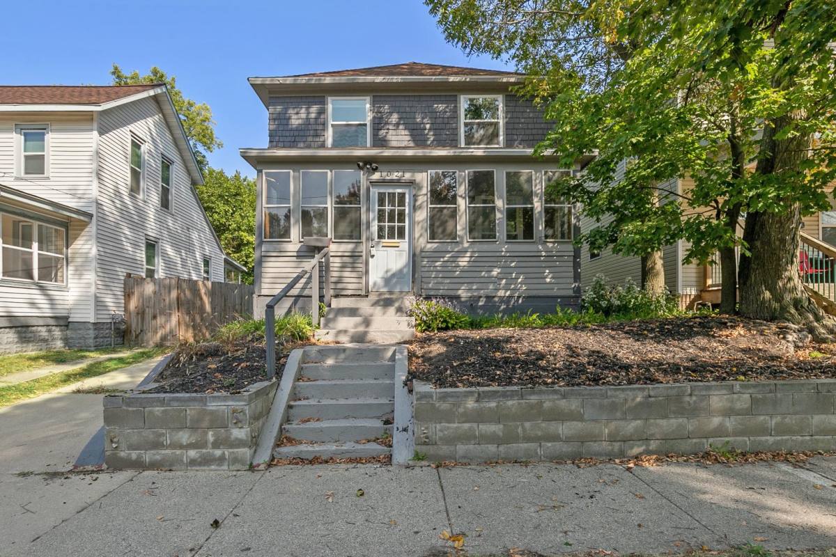 House for rent at 1021 Sherman St SE, Grand Rapids, MI 49506