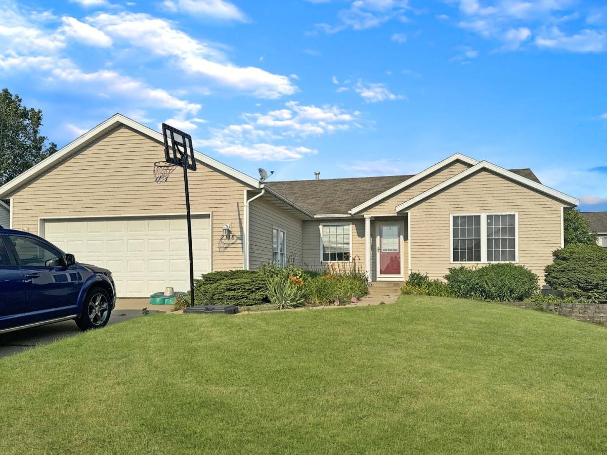 House for rent at 2118 Orchard Ridge Dr, Grand Rapids, MI 49534