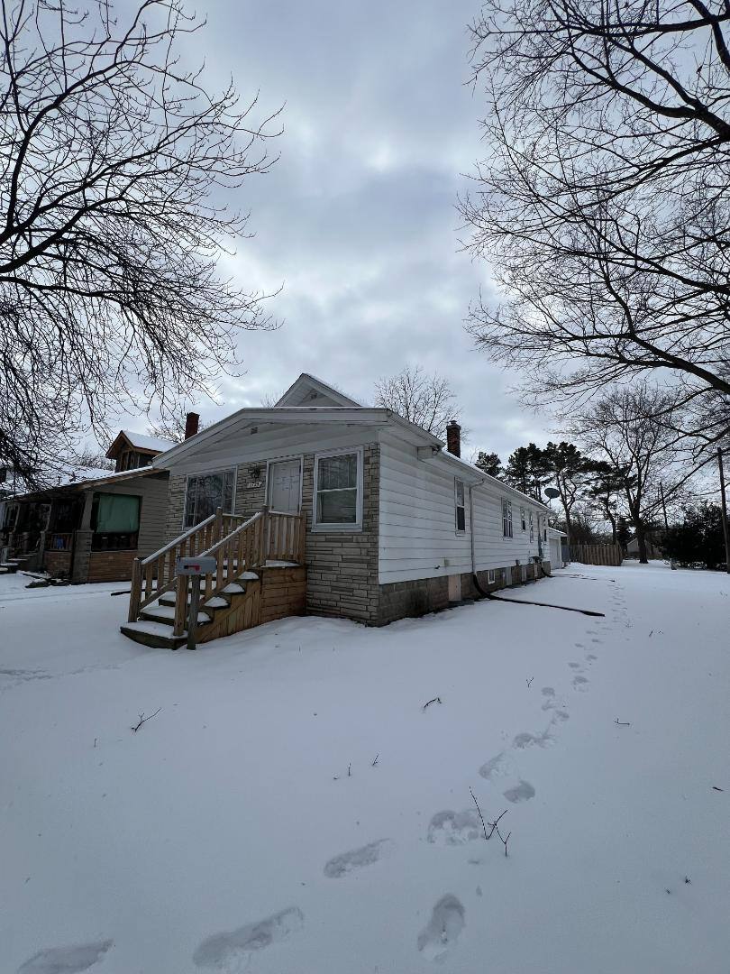 House for rent at 1723 Maine St, Saginaw, MI 48602