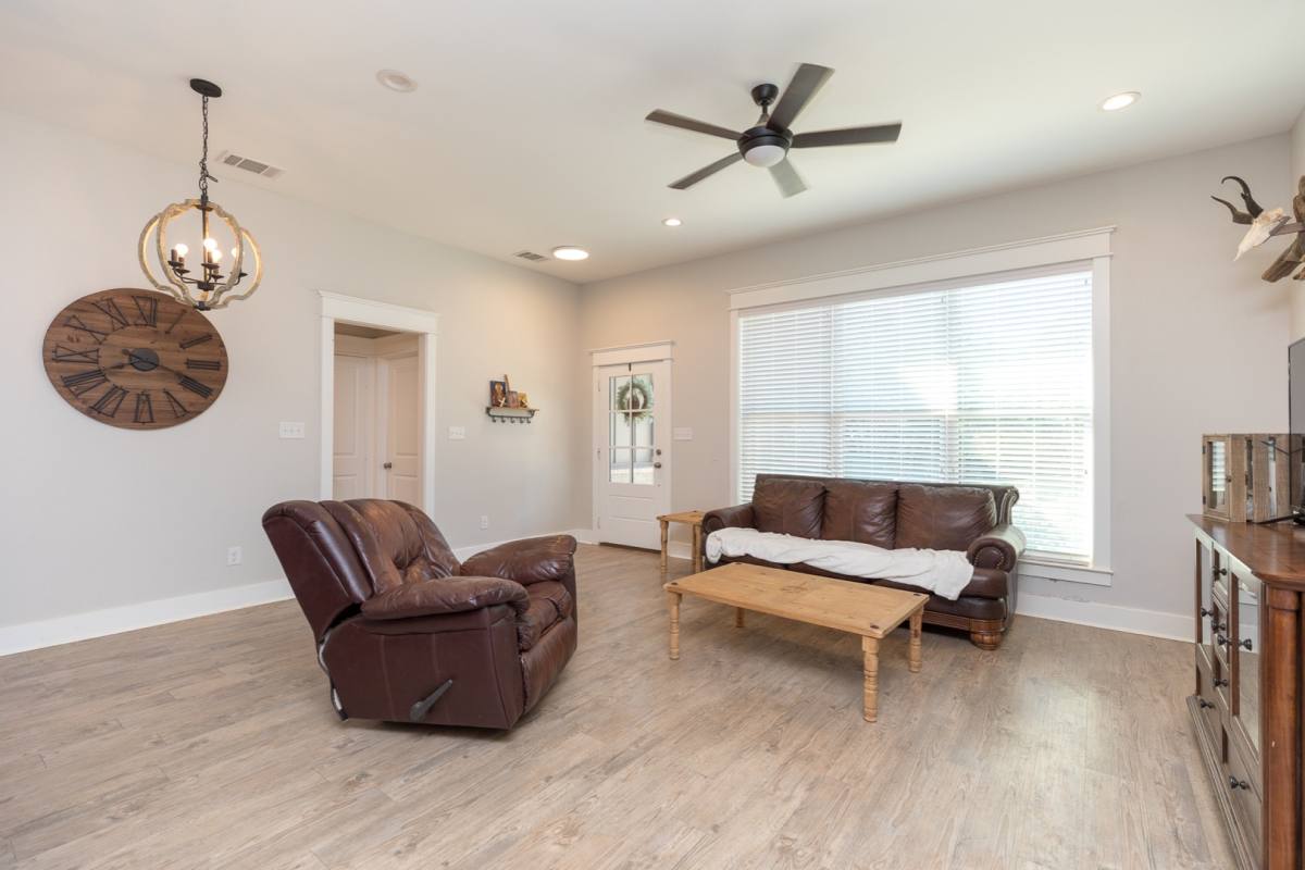 House for rent at 20690 Pleasant Oaks Dr #20690 P, Lindale, TX 75771