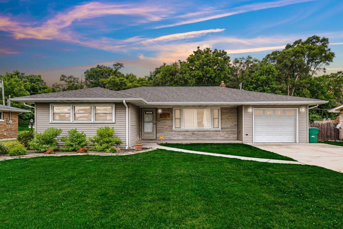 House for rent at 7130 Delaware St, Merrillville, IN 46410